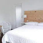 Maple Villa - The Beach House By The Bay